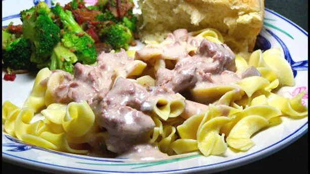 Creamy Slow Cooker Beef Stroganoff with Sour Cream