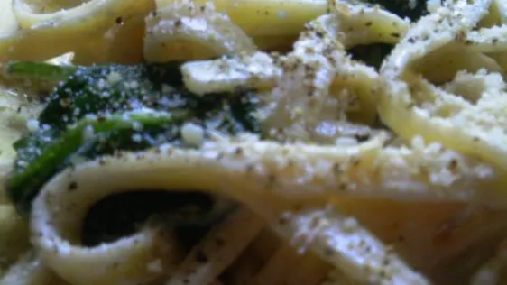 Creamy Spinach Fettuccine Alfredo Recipe