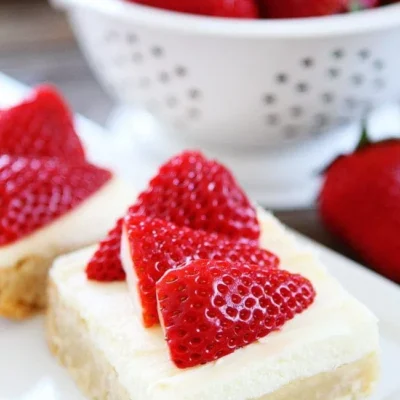 Creamy Strawberry Dessert Bars: A Perfect Sweet Treat
