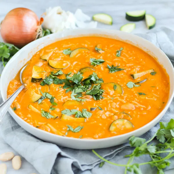 Creamy Tomato and Zucchini Soup Recipe – Perfect for Any Season