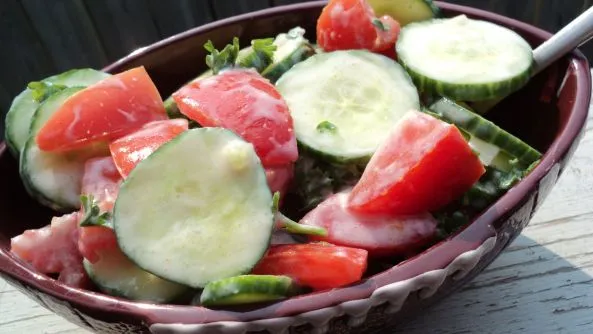 Creamy Yogurt and Fresh Tomato Salad Recipe