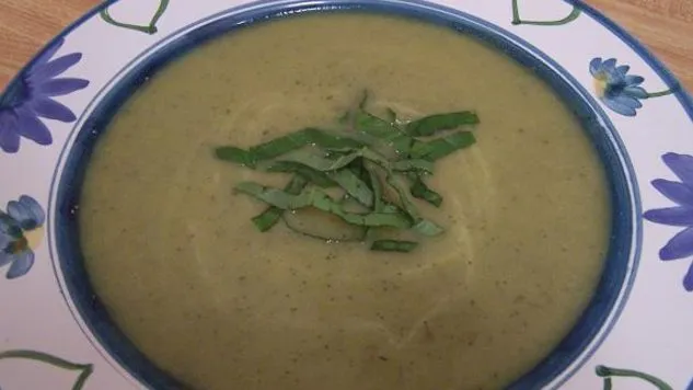 Creamy Zucchini Basil Soup Recipe – Perfect for Any Season