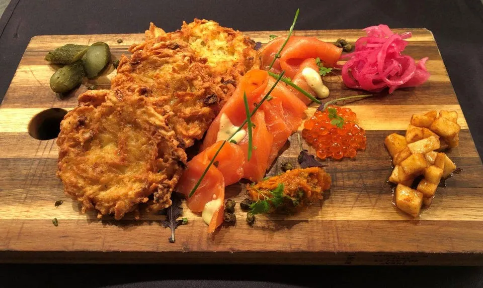 Crispy Classic Potato Latkes – Inspired by Stage Deli