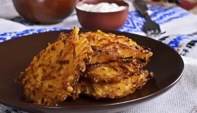 Crispy Dual-Potato Latkes Recipe: A Perfect Hanukkah Delight