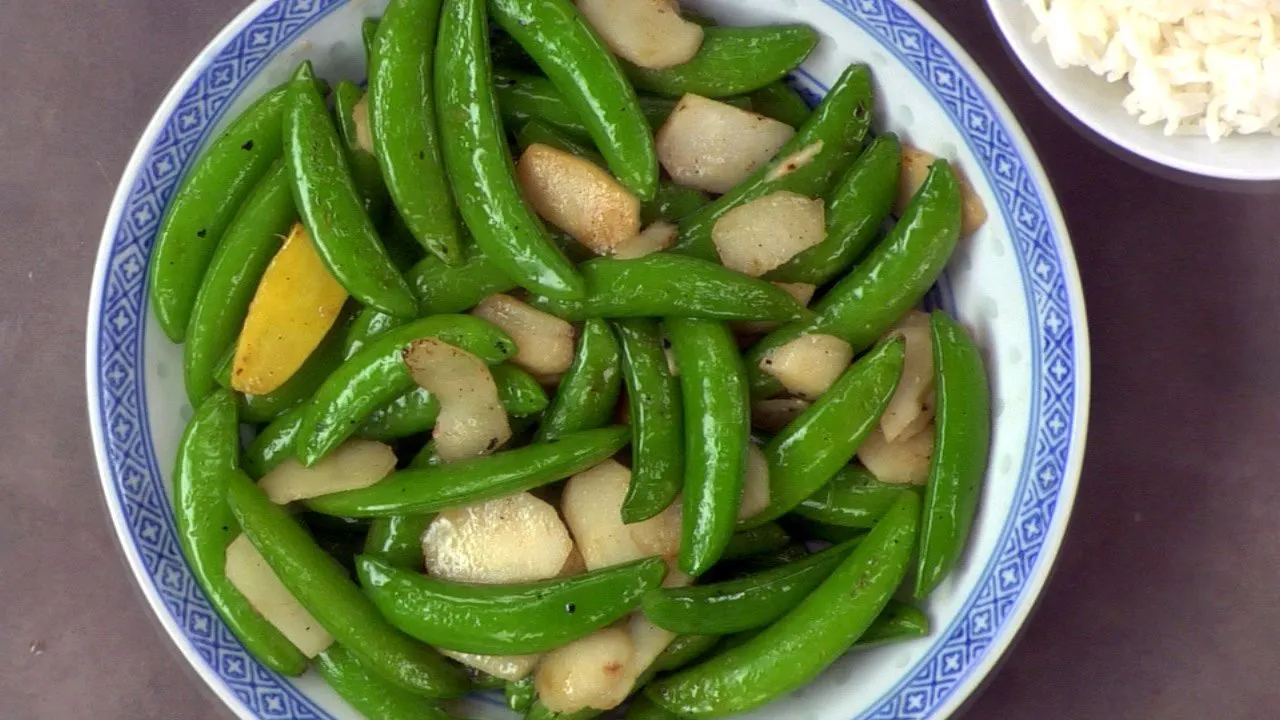 Crispy Snow Peas and Water Chestnuts Stir-Fry Recipe