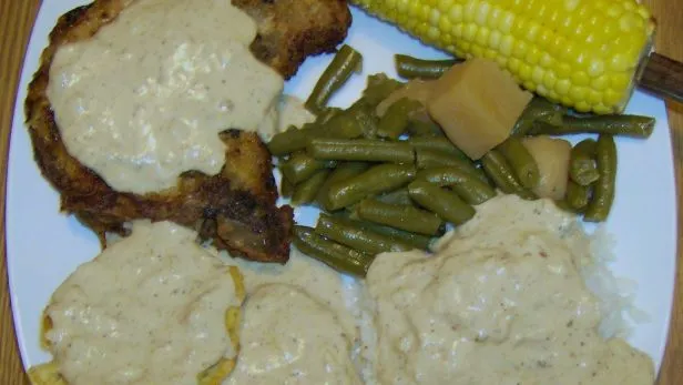 Crispy Southern-Style Pork Chops with Creamy Gravy