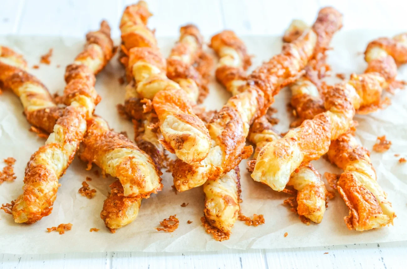 Crispy Spicy Cheddar Cheese Twists