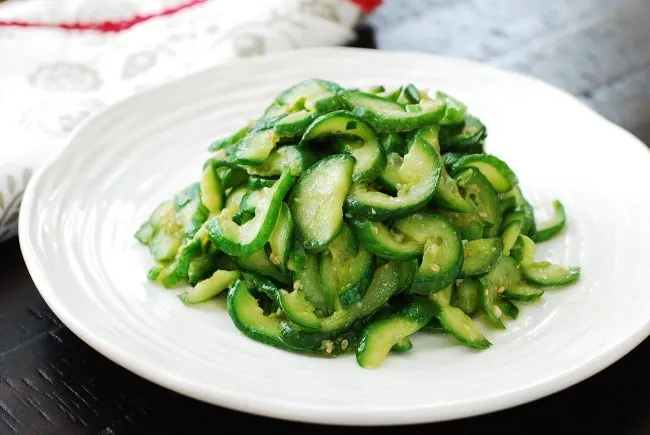 Crispy Stir-Fried Cucumbers with Garlic Sauce