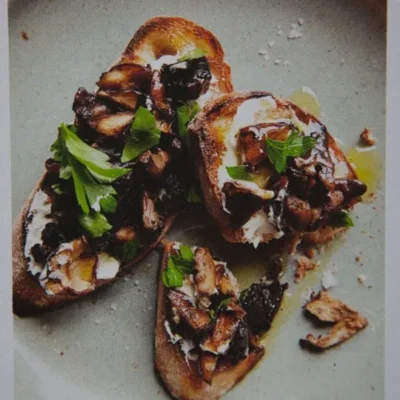 Crostini With Oven-Roasted Mushrooms