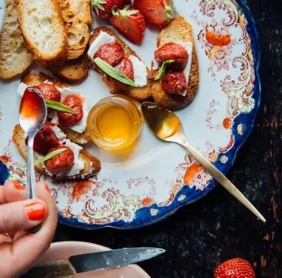 Crostini With Ricotta And Herbs