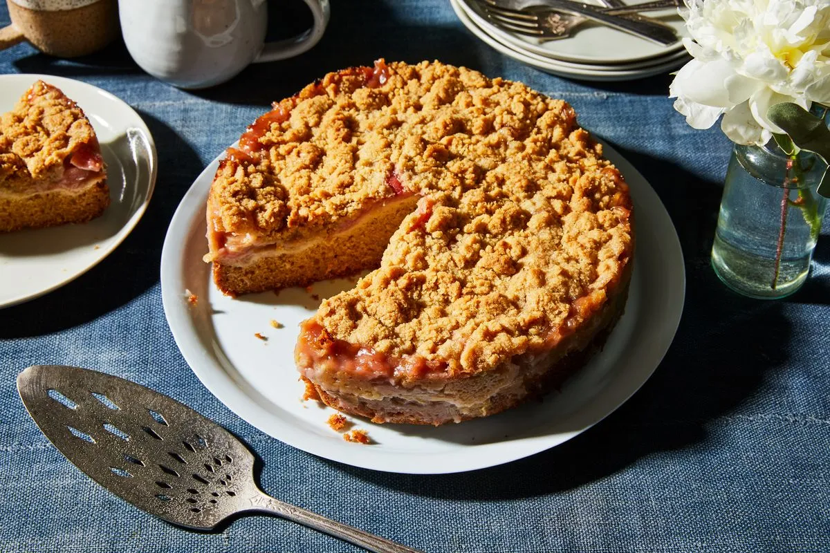 Crumbiest Crumb Cake