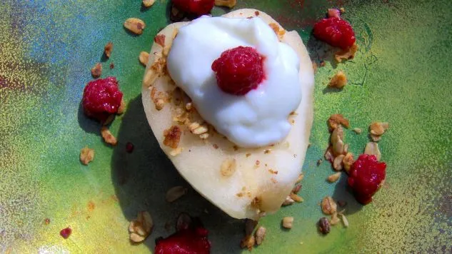 Crunchy Yoghurt And Raspberry Pears