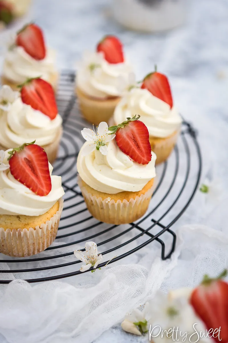 Decadent Mascarpone-Stuffed Strawberry Cupcakes Recipe