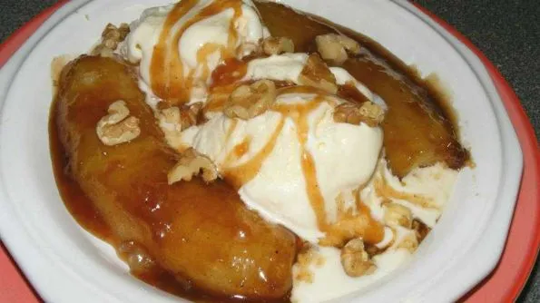 Delicious Bananas Foster A La Mode