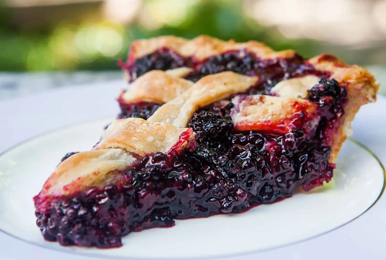 Delicious Homemade Wild Blackberry and Dewberry Pie Recipe