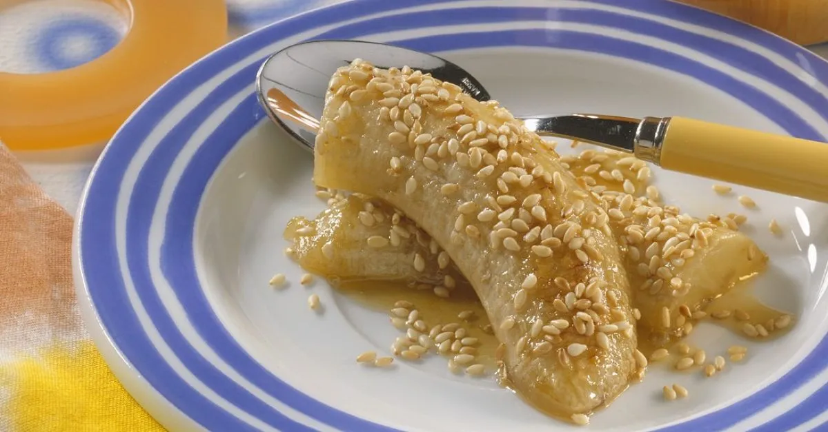 Delicious Honey-Glazed Bananas with Sesame Seeds