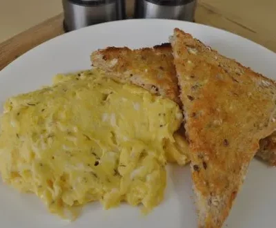 Delicious Low-Calorie Fluffy Scrambled Eggs Recipe