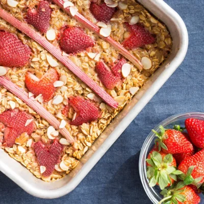 Delicious Strawberry Rhubarb Oatmeal Bake: A Healthy Breakfast Delight