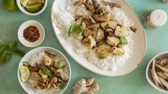 Delicious Thai Basil Chicken Recipe – Easy & Flavorful