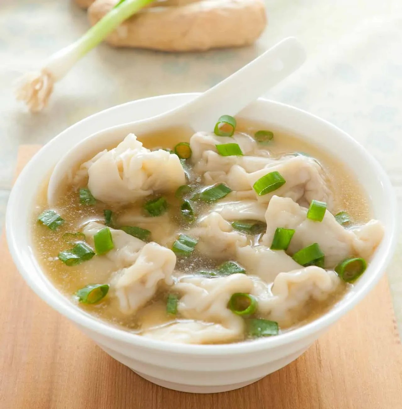 Delicious Vegetarian Wonton Soup: A Healthy Comfort Food Classic