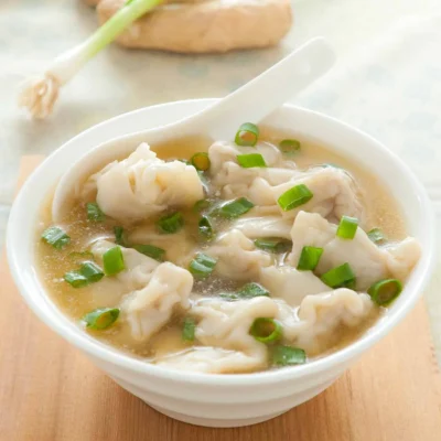 Delicious Vegetarian Wonton Soup: A Healthy Comfort Food Classic