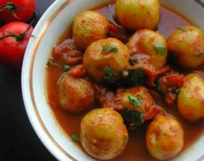 Deliciously Spicy Rasadar Aloo: Indian-Style Potatoes