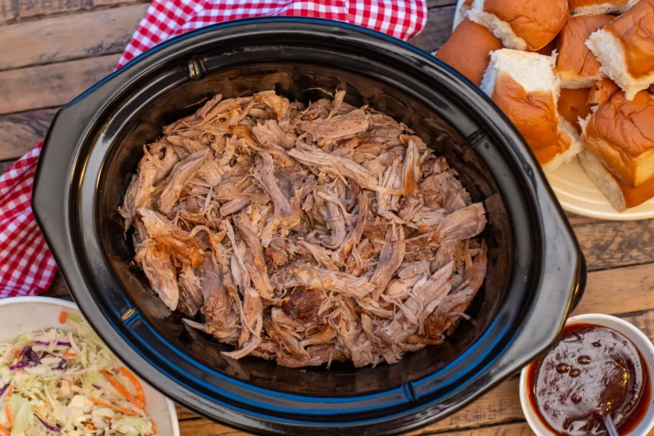 Easy Crock Pot Pulled Pork Sandwiches