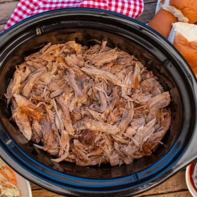 Easy Crock Pot Pulled Pork Sandwiches