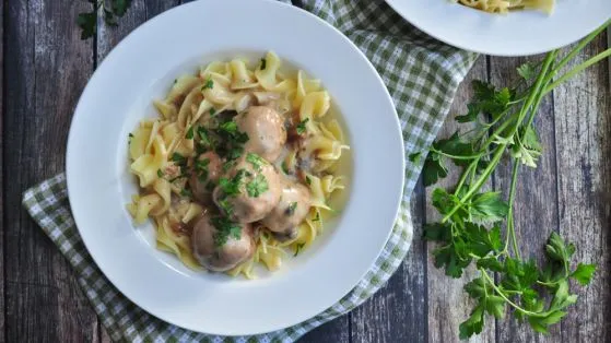 Easy Crockpot Meatballs And Gravy Slow