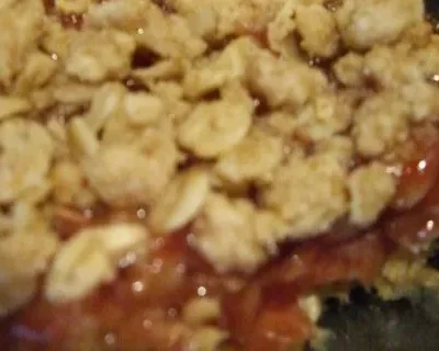 Easy Homemade Strawberry Oatmeal Crumble Bars