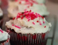 Easy One Bowl Milk Chocolate Fudge Cupcakes