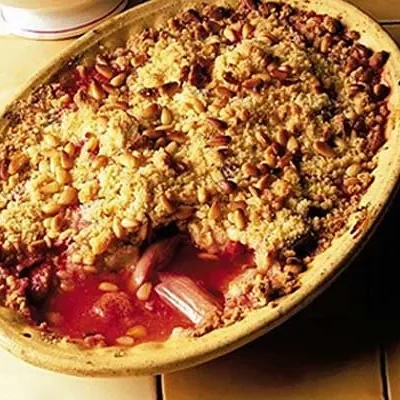 Easy Strawberry-Rhubarb Crumble Recipe For A Delicious Dessert