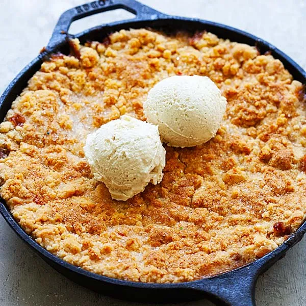 Easy Summer Peach Cobbler Delight