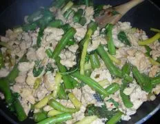 Easy Thai Chicken Stir-Fry Recipe – Low Calorie (4 Points)
