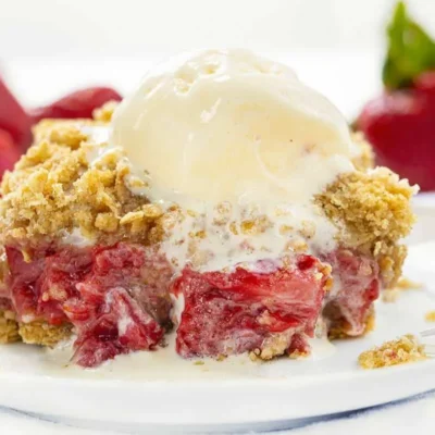 Easy And Delicious Homemade Strawberry Crisp Recipe