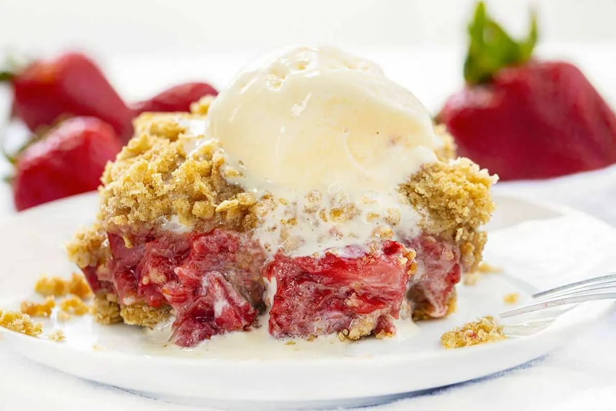 Easy and Delicious Homemade Strawberry Crisp Recipe