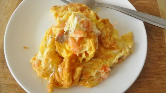 Easy and Delicious Smoky Salmon Scrambled Eggs Recipe