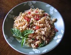 Easy And Flavorful Tomato-Basil Pasta Salad Recipe