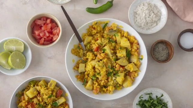 Easy and Healthy Tomato Poha Recipe for a Quick Breakfast