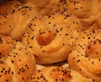 Easy-To-Make Artisan Kaiser Rolls At Home