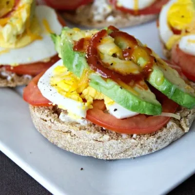 Eggs And Tomato Breakfast Melts