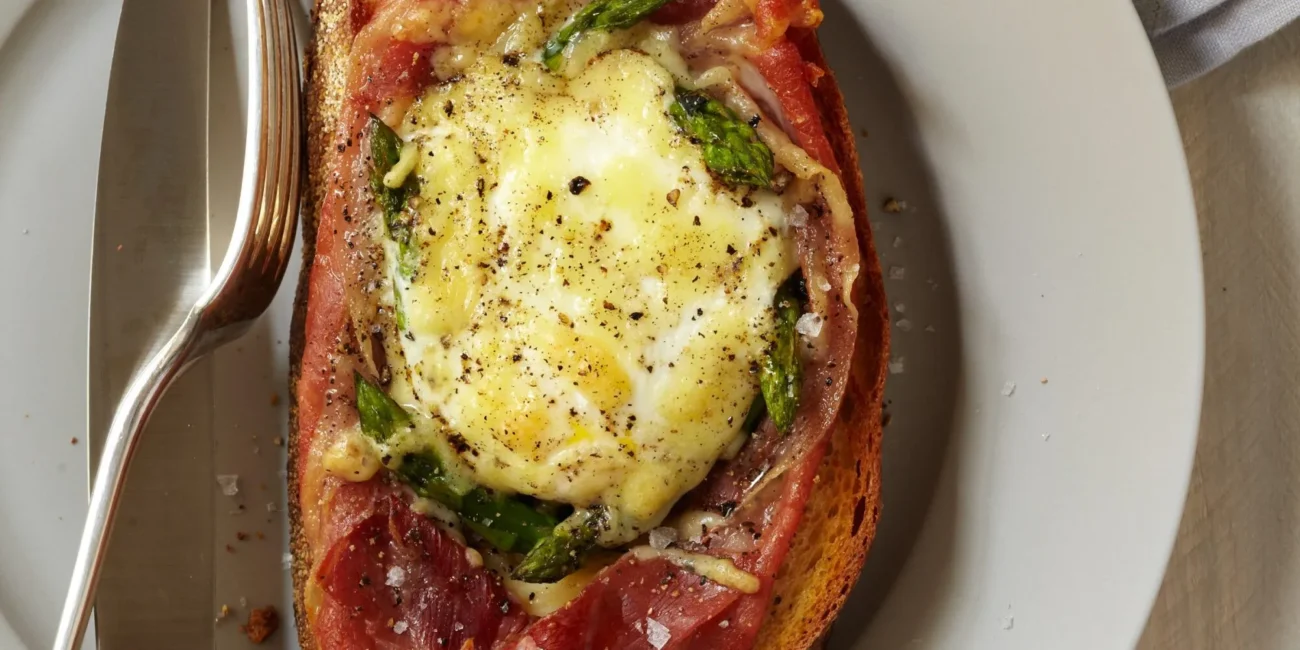 Eggs In Purgatory With Asparagus