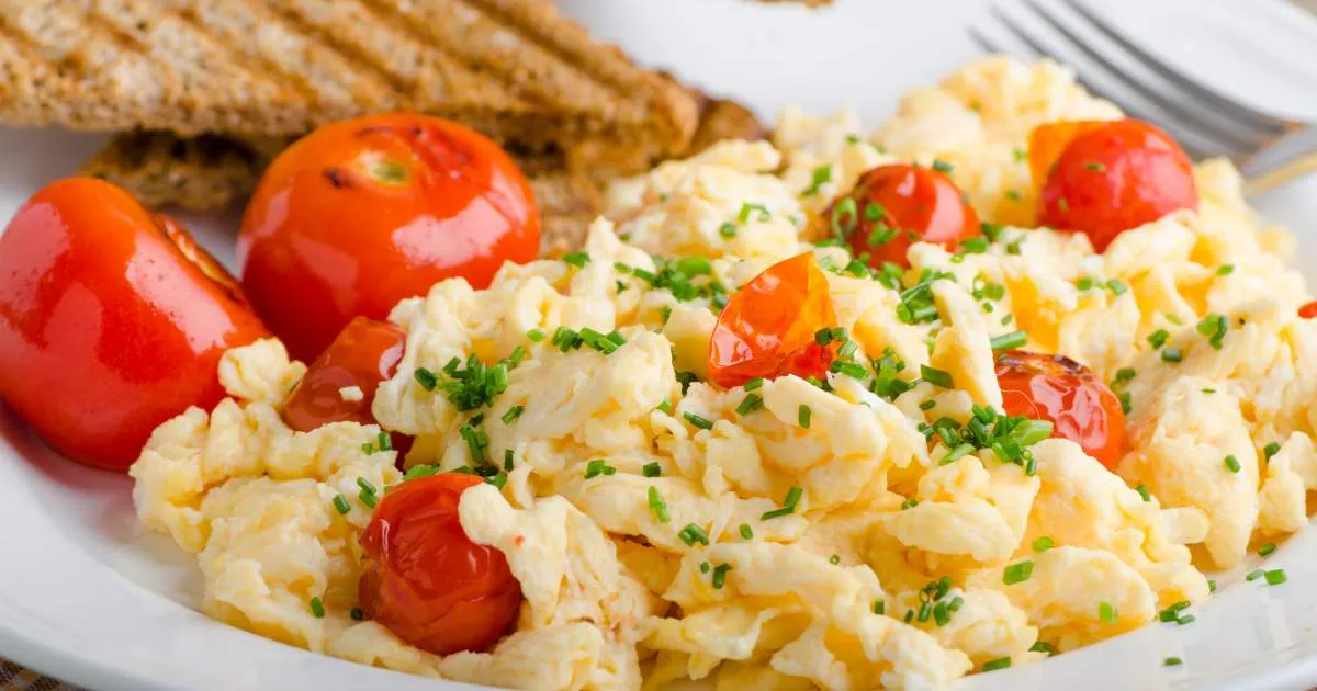 Eggs With Scallions And Tomatoes