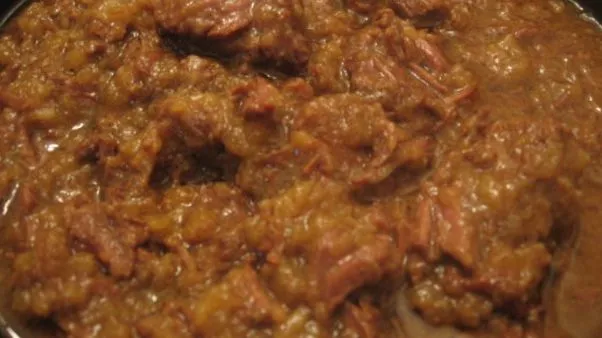 Egyptian Lahma Bil Basal Beef In Rich Onion