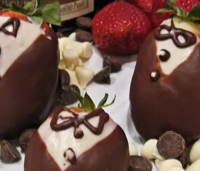 Elegant Chocolate-Dipped Tuxedo Strawberries Recipe