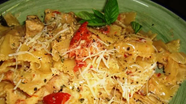 Farfalle Bow Tie Pasta With Chicken & Sun