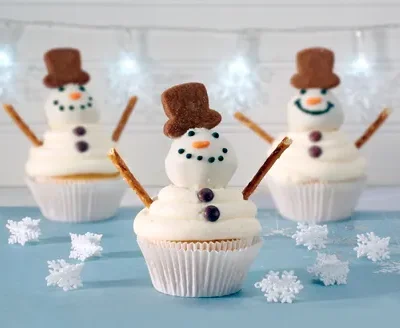 Festive Vanilla Snowman Cupcakes With Creamy Vanilla Frosting