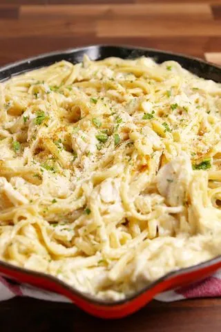 Fettuccine Alfredo With Shrimp & Crab