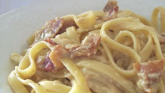 Fettuccine With Brie And Bacon Sauce