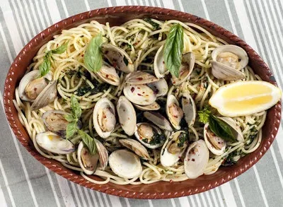 Fresh Basil-Infused Steamed Clams Recipe